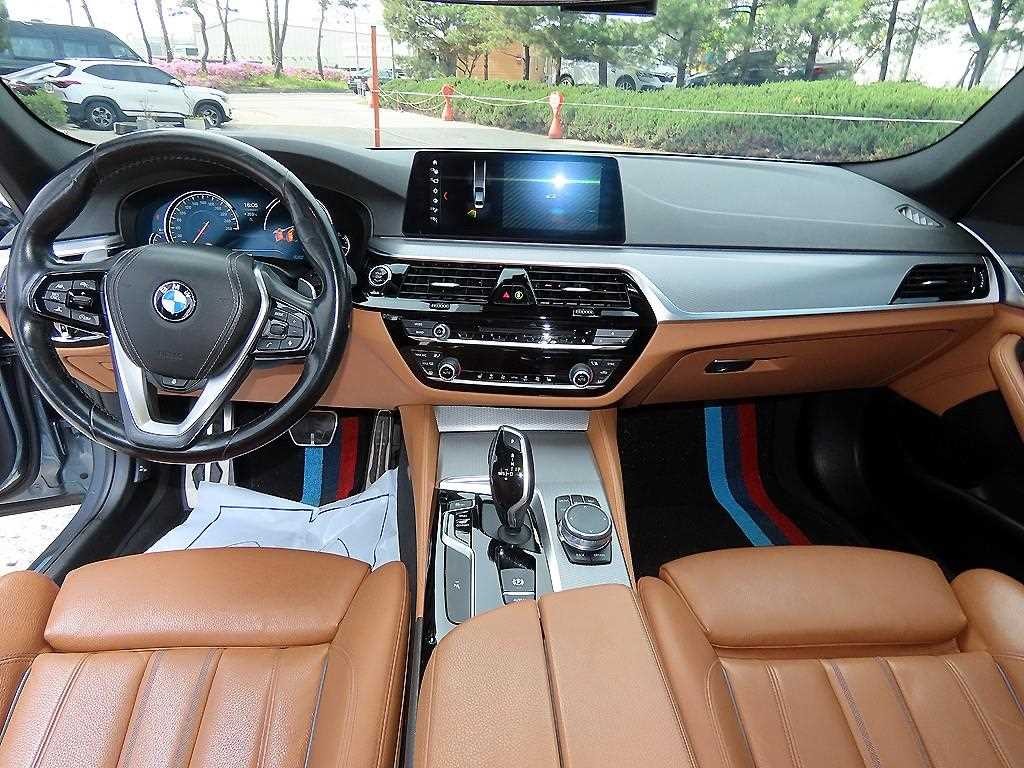 BMW 5시리즈 5시리즈 (G30) 520d M 스포츠 이미지 7