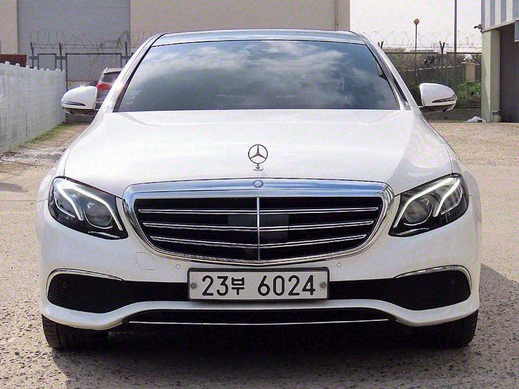 벤츠 E 클래스 E-클래스 W213 E400 4MATIC 익스클루시브 이미지 1