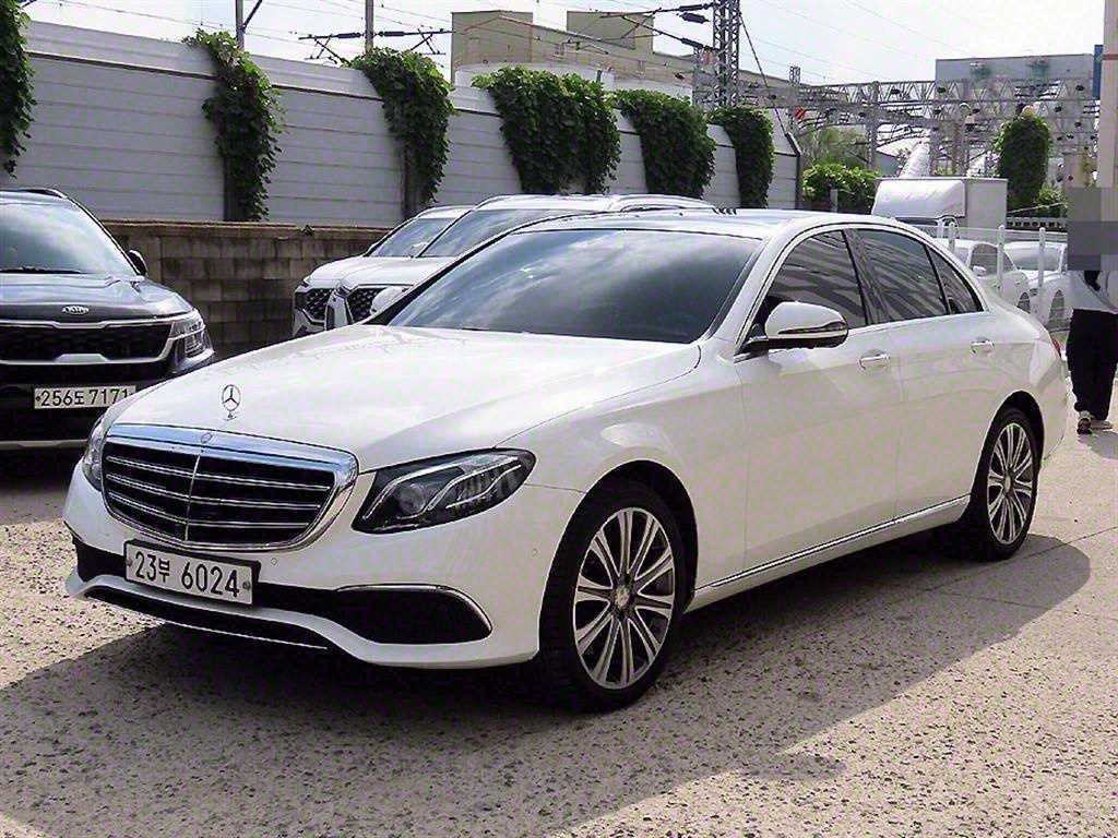 벤츠 E 클래스 E-클래스 W213 E400 4MATIC 익스클루시브 이미지 2