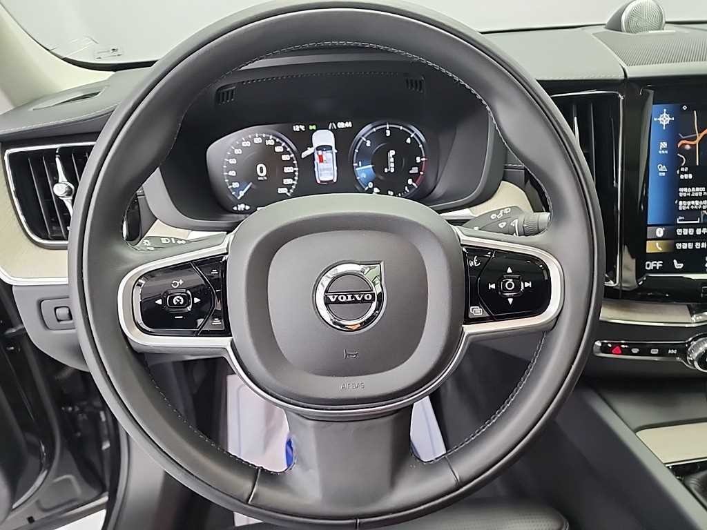 볼보 XC60 XC60(2세대) D5 AWD 인스크립션 이미지 9