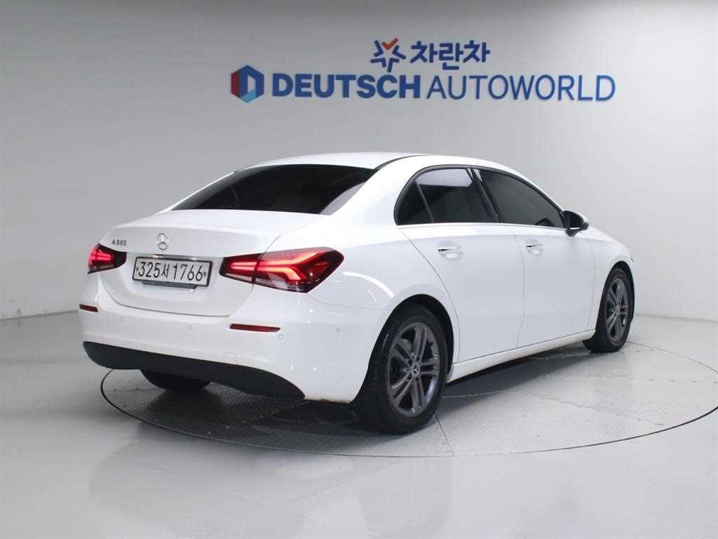 벤츠 A 클래스 A클래스 W177 A220 세단 이미지 2