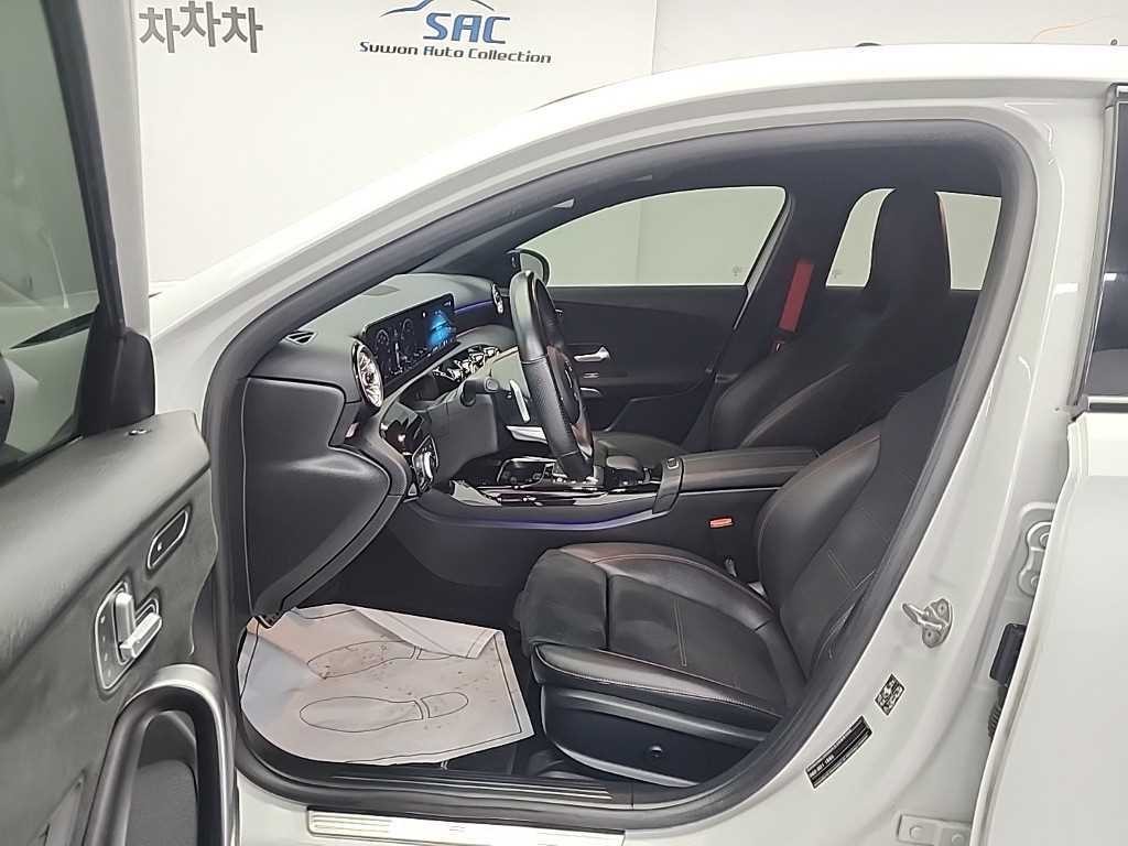 벤츠 A 클래스 A클래스 W177 AMG A45 4MATIC+ 해치백 이미지 12