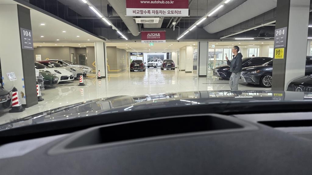랜드로버 레인지로버 벨라 2.0 P400E 다이나믹 SE 이미지 12