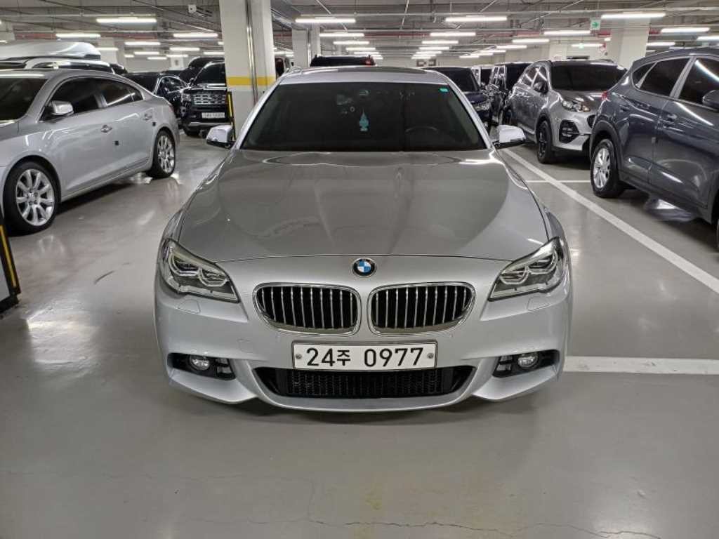 BMW 5시리즈 5시리즈 (F10) 520d xDrive M 에어로다이나믹 이미지 1