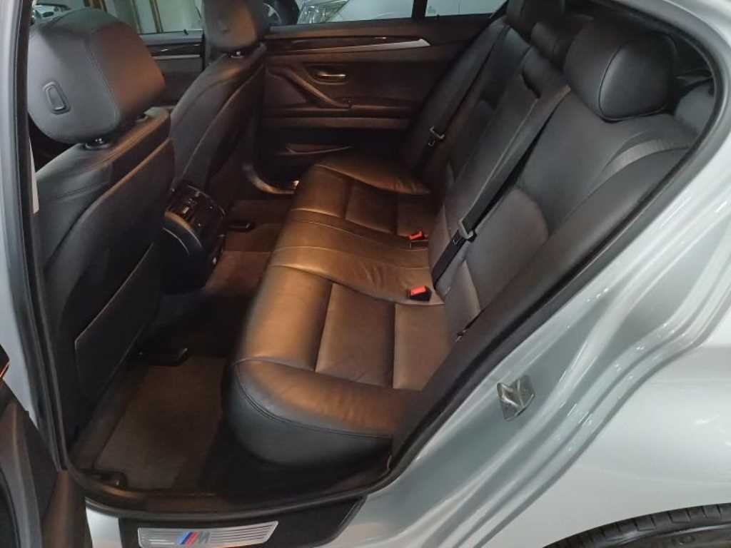 BMW 5시리즈 5시리즈 (F10) 520d xDrive M 에어로다이나믹 이미지 12