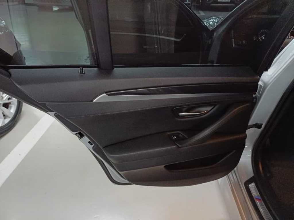 BMW 5시리즈 5시리즈 (F10) 520d xDrive M 에어로다이나믹 이미지 13