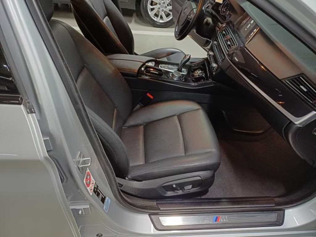 BMW 5시리즈 5시리즈 (F10) 520d xDrive M 에어로다이나믹 이미지 14