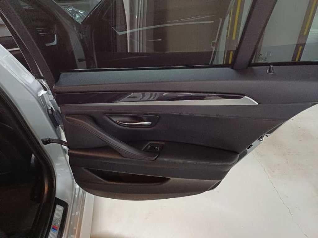 BMW 5시리즈 5시리즈 (F10) 520d xDrive M 에어로다이나믹 이미지 17