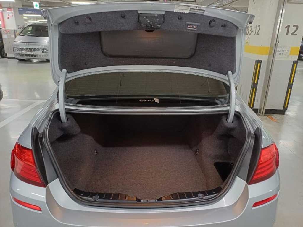 BMW 5시리즈 5시리즈 (F10) 520d xDrive M 에어로다이나믹 이미지 18