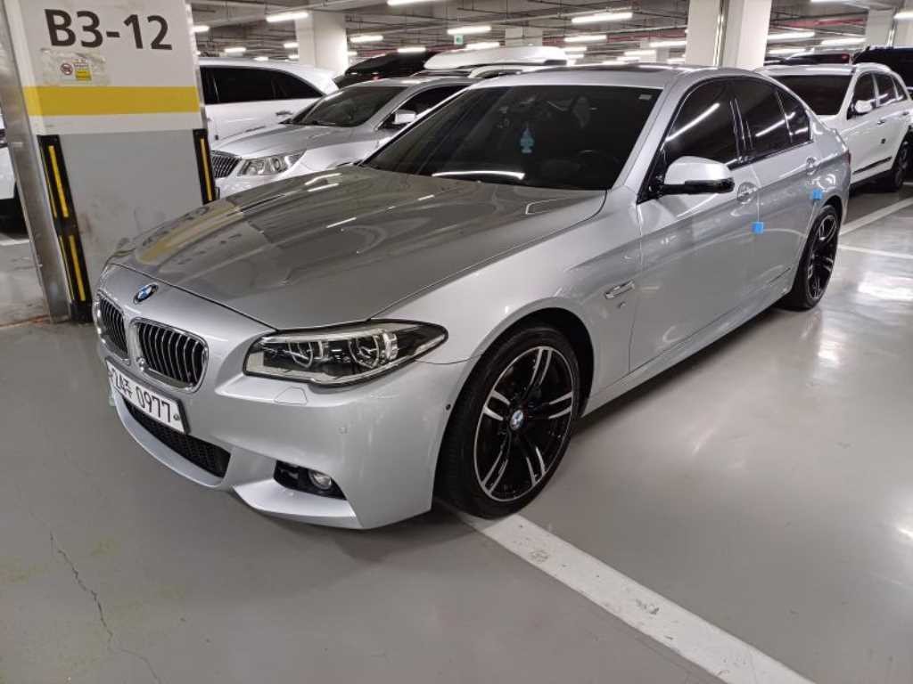 BMW 5시리즈 5시리즈 (F10) 520d xDrive M 에어로다이나믹 이미지 2
