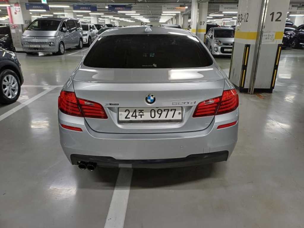 BMW 5시리즈 5시리즈 (F10) 520d xDrive M 에어로다이나믹 이미지 4