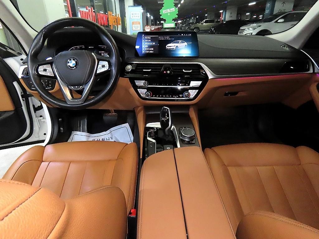 BMW 5시리즈 5시리즈 (G30) 530e 럭셔리 이미지 10