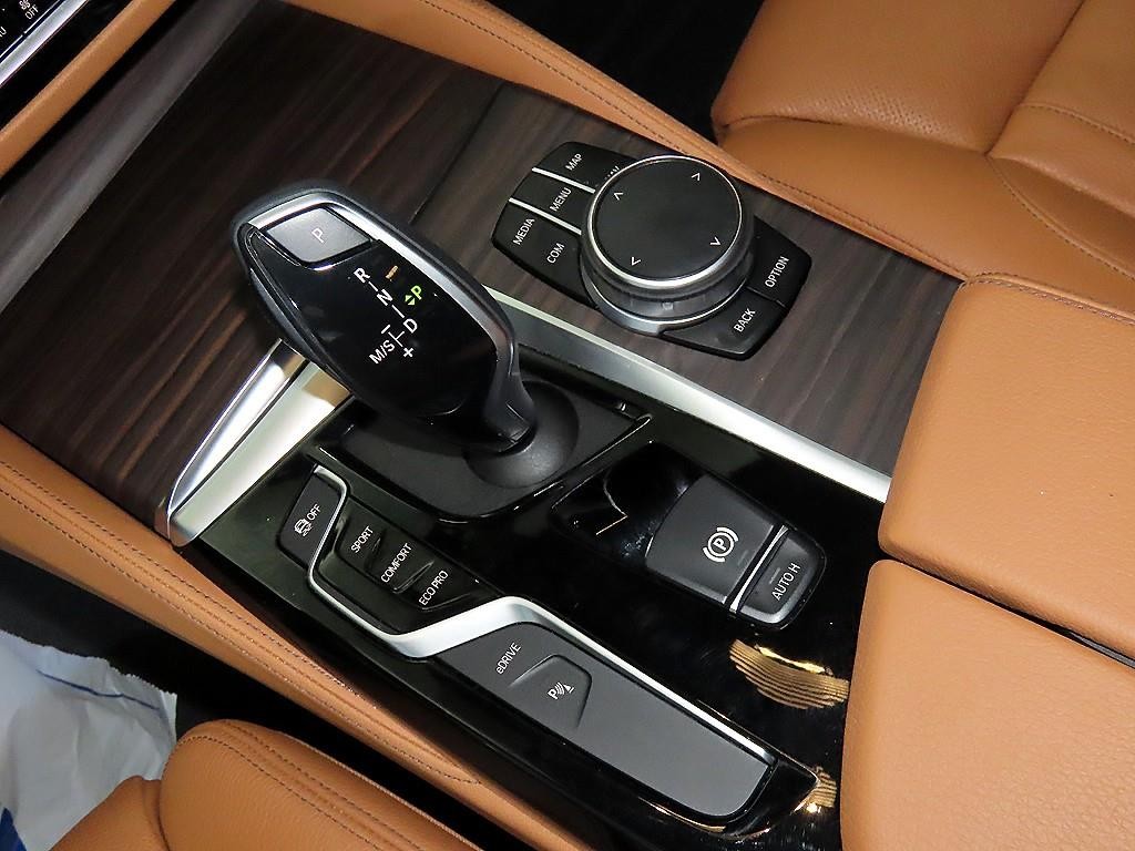 BMW 5시리즈 5시리즈 (G30) 530e 럭셔리 이미지 12