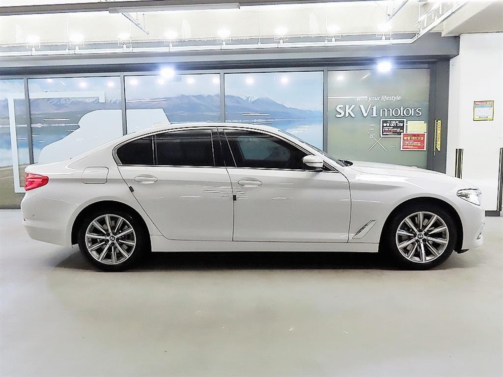 BMW 5시리즈 5시리즈 (G30) 530e 럭셔리 이미지 3