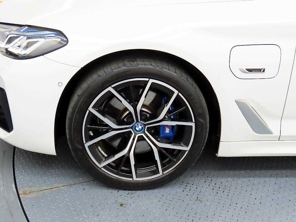 BMW 5시리즈 5시리즈 (G30) 530e M 스포츠 이미지 20