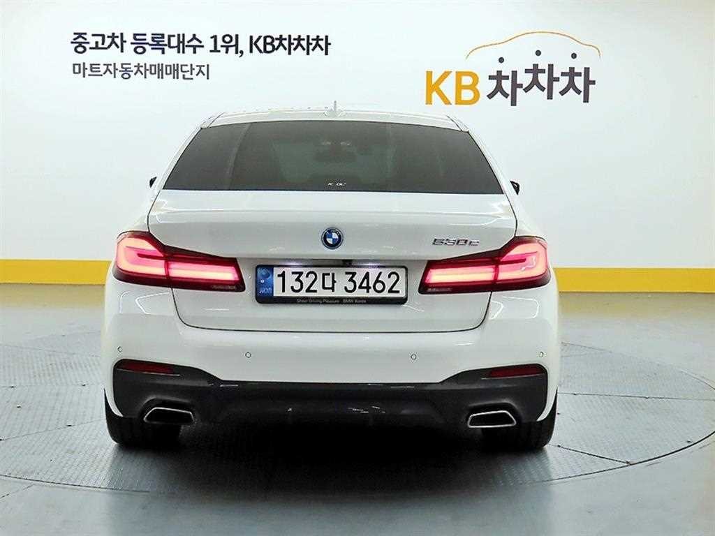 BMW 5시리즈 5시리즈 (G30) 530e M 스포츠 이미지 3