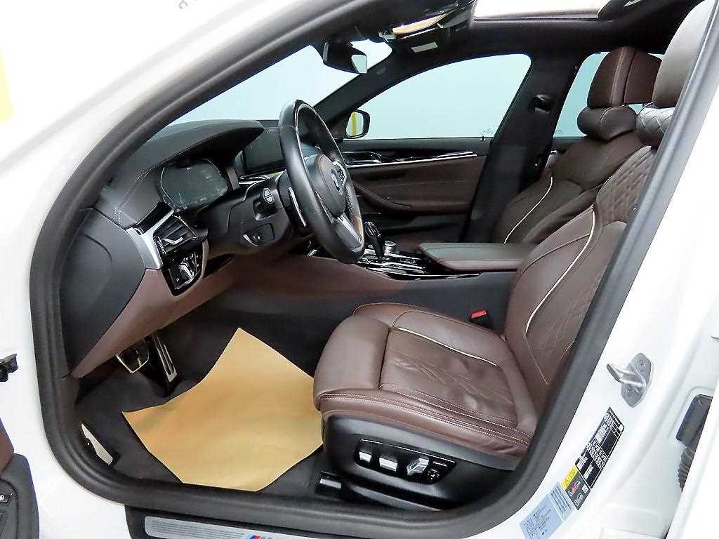 BMW 5시리즈 5시리즈 (G30) 530e M 스포츠 이미지 5