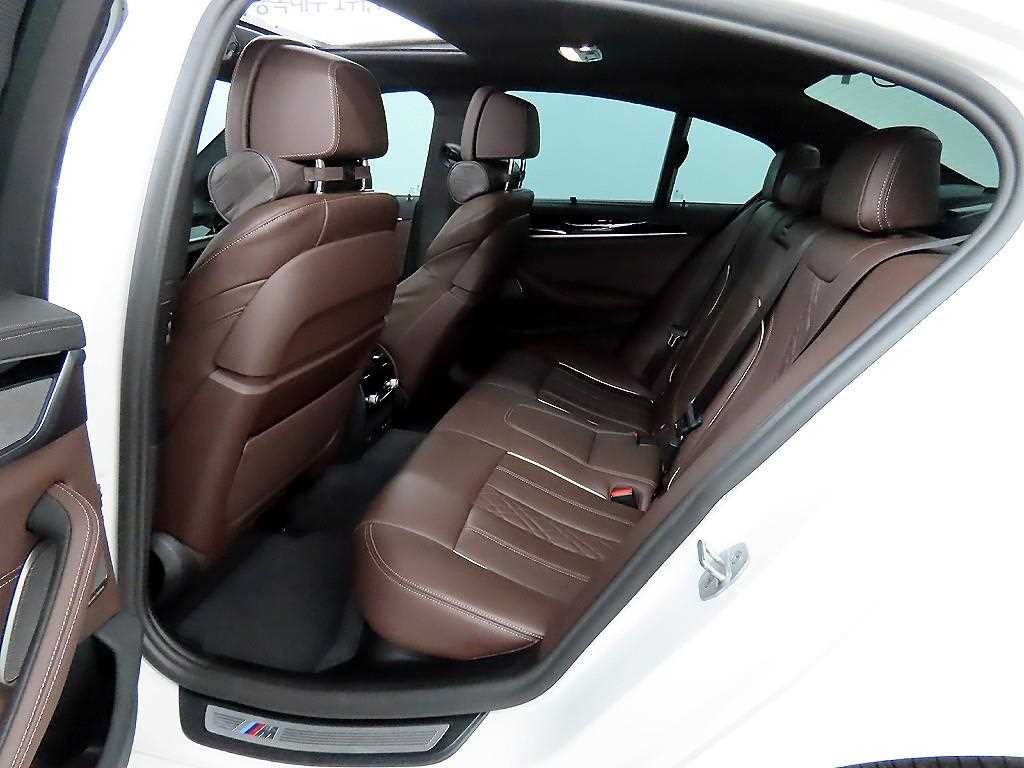BMW 5시리즈 5시리즈 (G30) 530e M 스포츠 이미지 6
