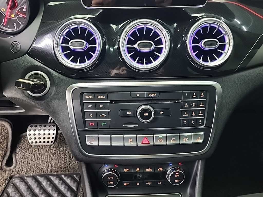 벤츠 GLA 클래스 GLA클래스 X156 GLA45 AMG 4MATIC 이미지 11