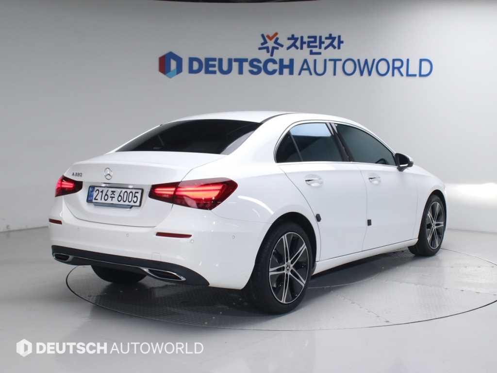벤츠 A 클래스 A클래스 W177 A220 세단 이미지 2
