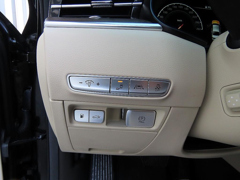 기아 K9 더 K9 3.8 GDI AWD 그랜드 플래티넘 이미지 13