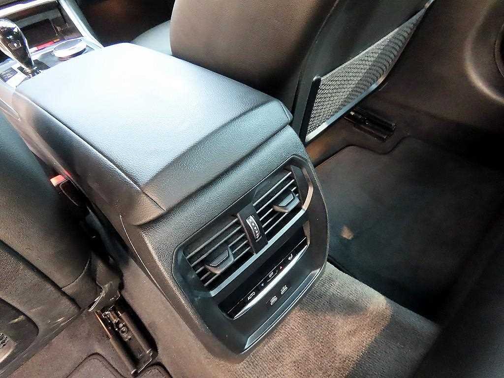 BMW 3시리즈 3시리즈 (G20) 320e M 스포츠 이미지 16