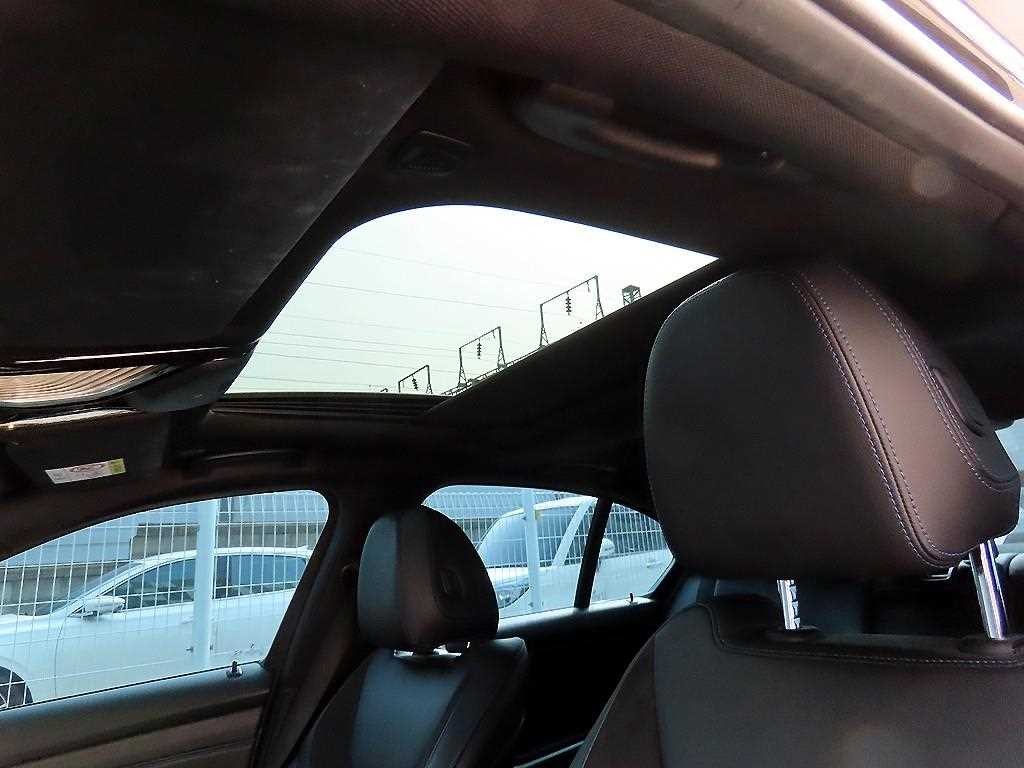 BMW 3시리즈 3시리즈 (G20) 320e M 스포츠 이미지 17