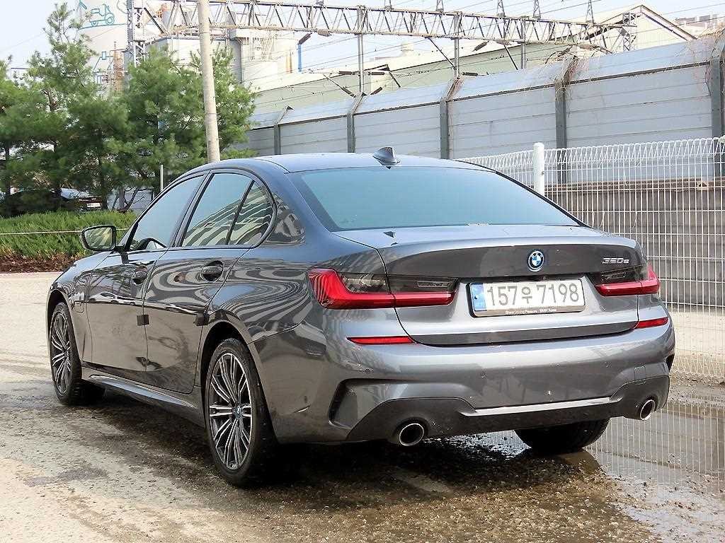 BMW 3시리즈 3시리즈 (G20) 320e M 스포츠 이미지 3