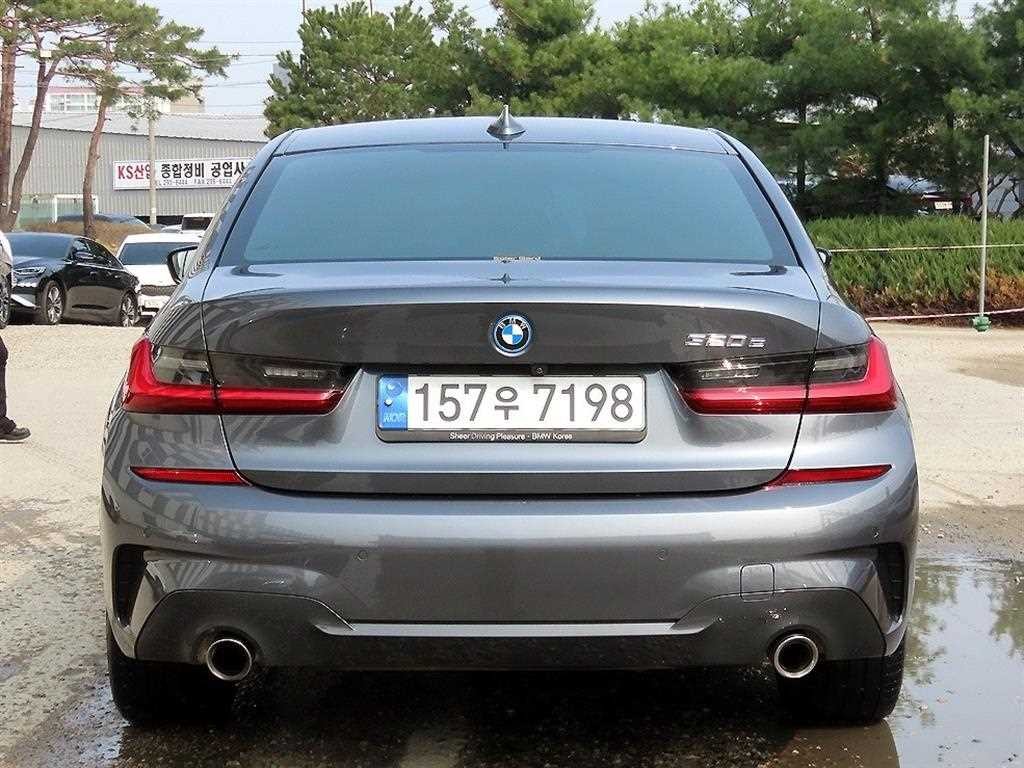 BMW 3시리즈 3시리즈 (G20) 320e M 스포츠 이미지 4