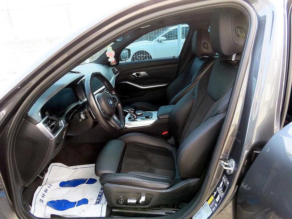BMW 3시리즈 3시리즈 (G20) 320e M 스포츠 이미지 5