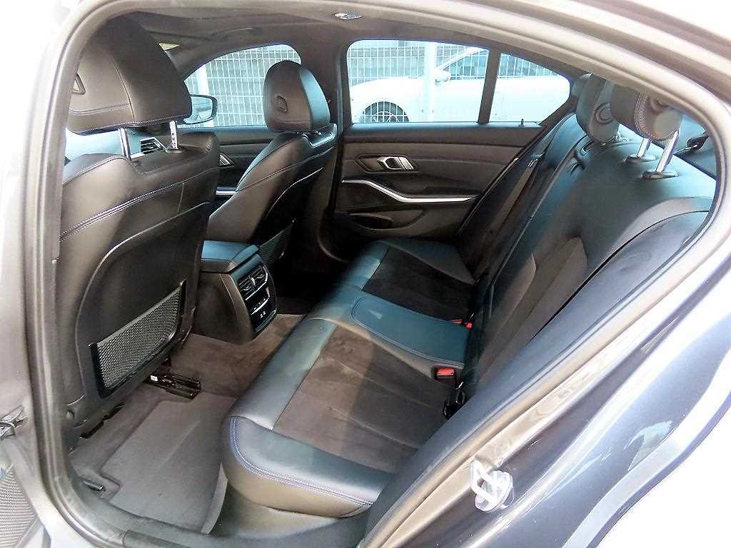 BMW 3시리즈 3시리즈 (G20) 320e M 스포츠 이미지 6