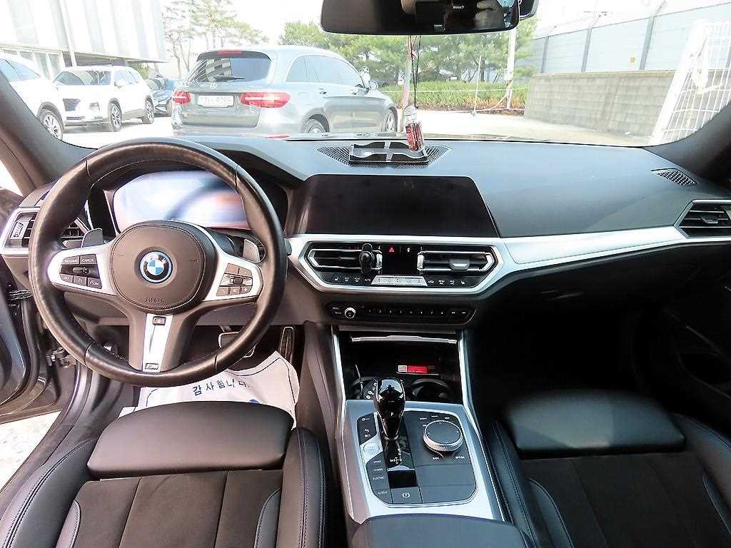 BMW 3시리즈 3시리즈 (G20) 320e M 스포츠 이미지 7