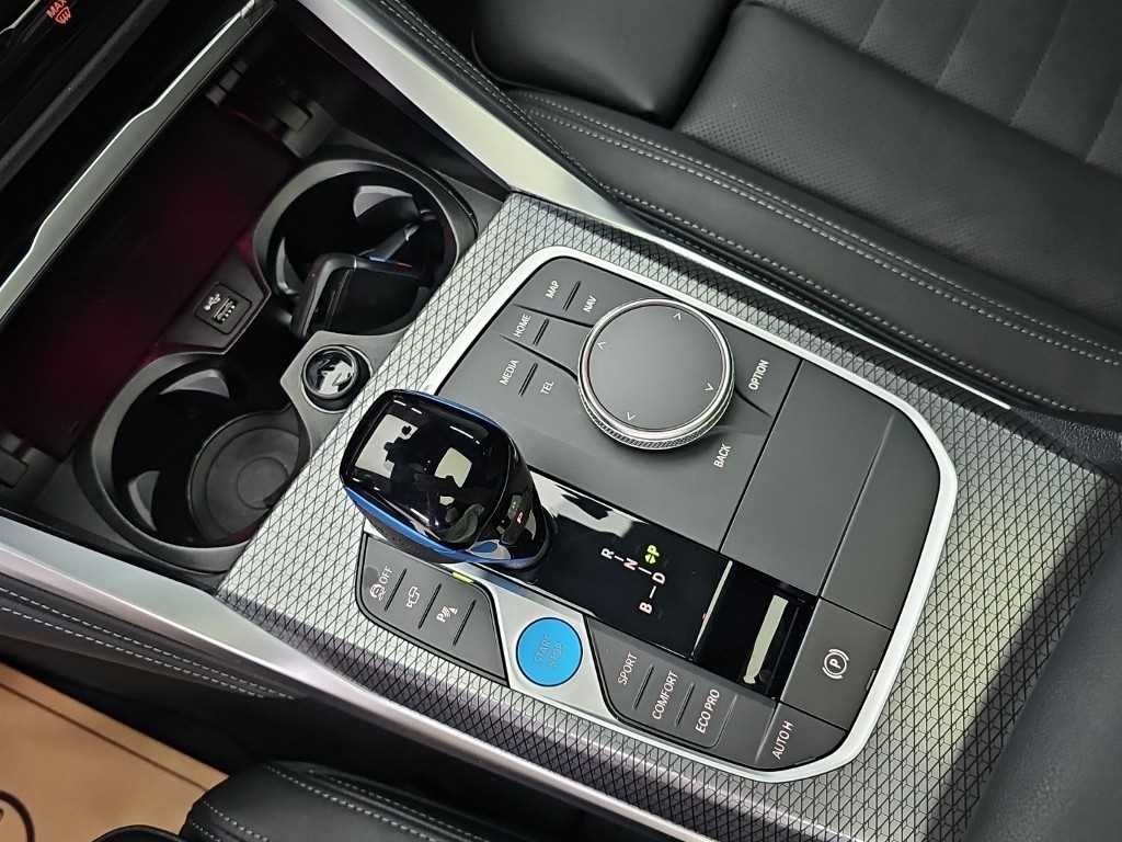 BMW i4 M50 이미지 8