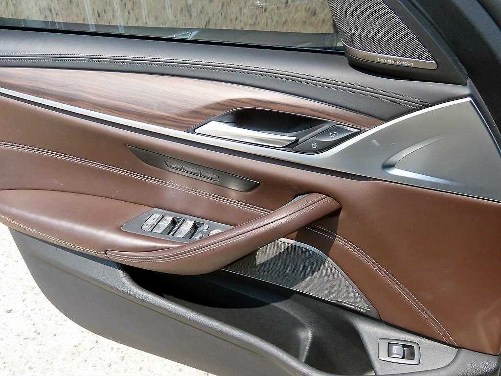 BMW 5시리즈 5시리즈 (G30) 520d M 스포츠 플러스 이미지 12