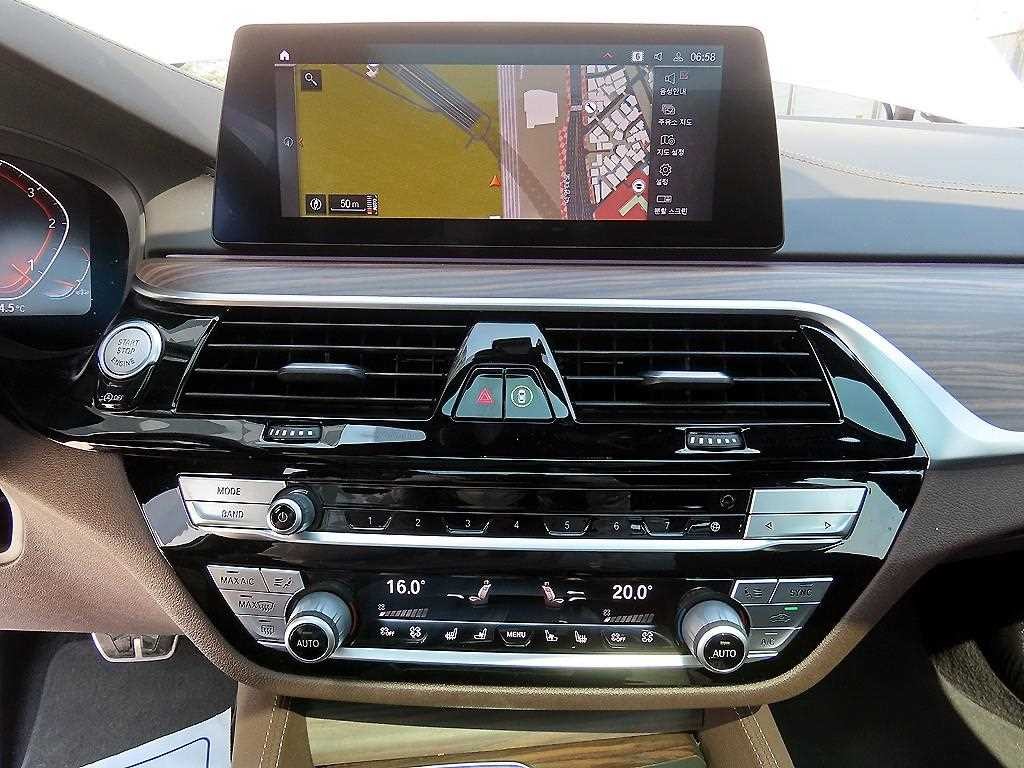 BMW 5시리즈 5시리즈 (G30) 520d M 스포츠 플러스 이미지 13