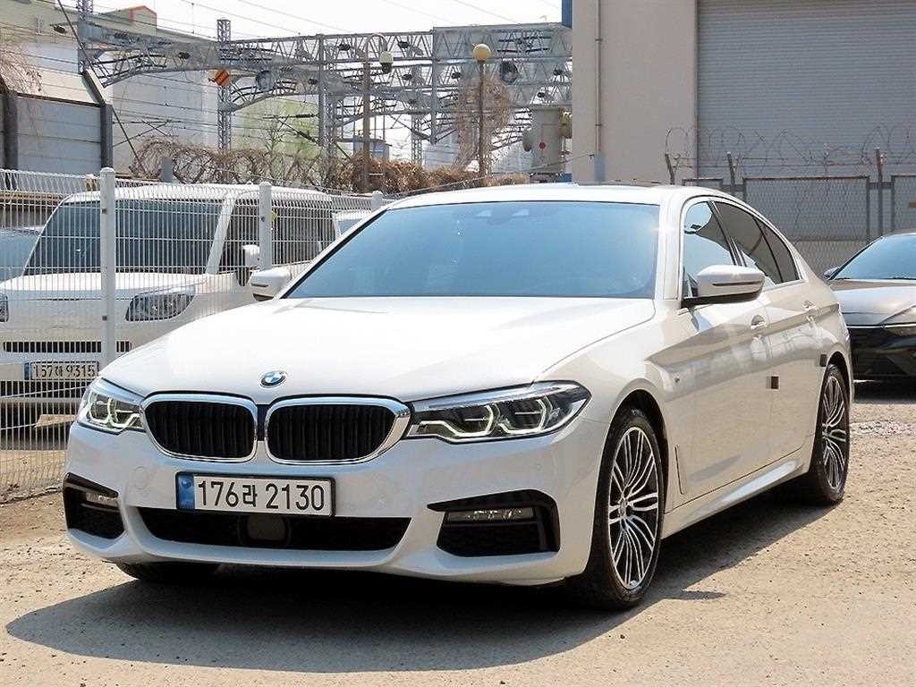 BMW 5시리즈 5시리즈 (G30) 520d M 스포츠 플러스 이미지 2