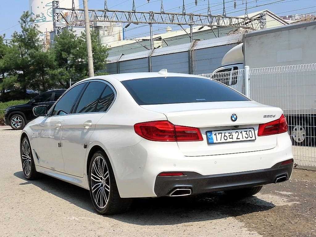 BMW 5시리즈 5시리즈 (G30) 520d M 스포츠 플러스 이미지 3