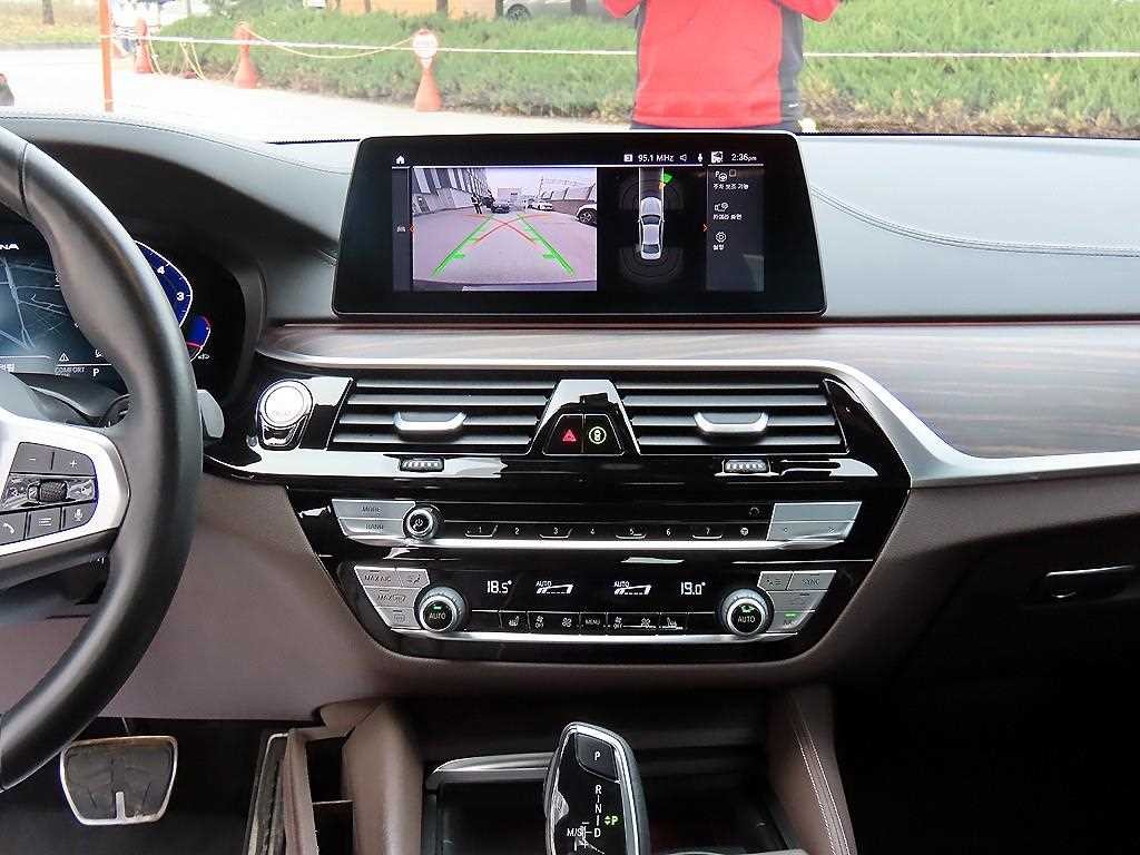 BMW 5시리즈 5시리즈 (G30) 520i M 스포츠 이미지 10
