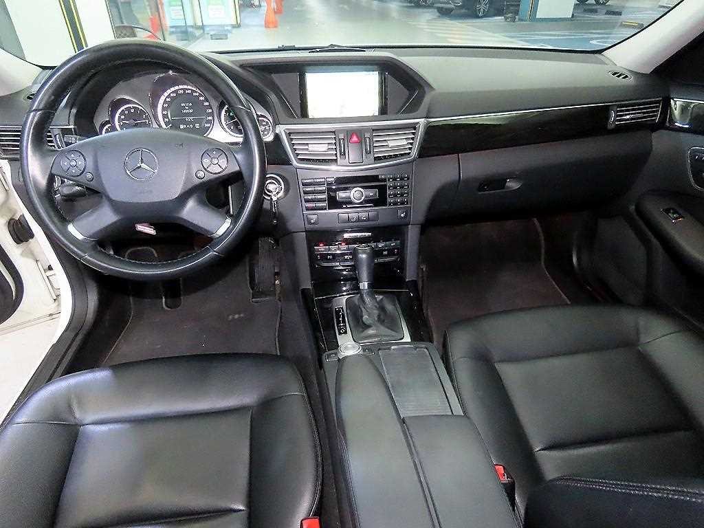 벤츠 E 클래스 E-클래스 W212 E200 CGI 아방가르드 이미지 10