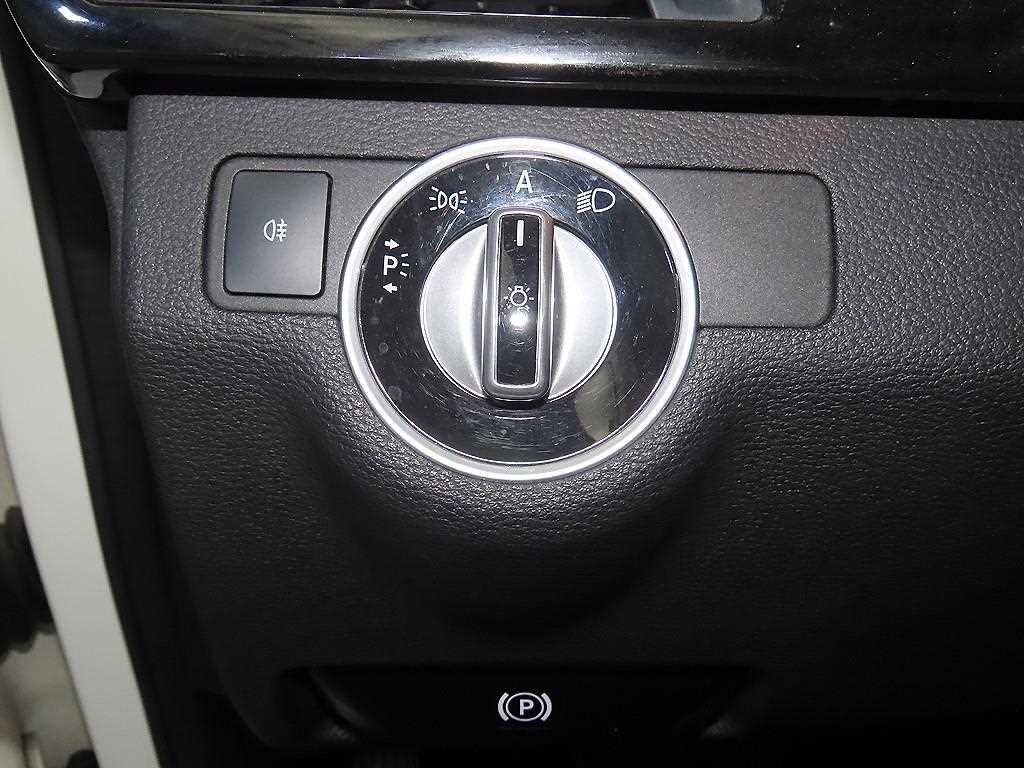 벤츠 E 클래스 E-클래스 W212 E200 CGI 아방가르드 이미지 14