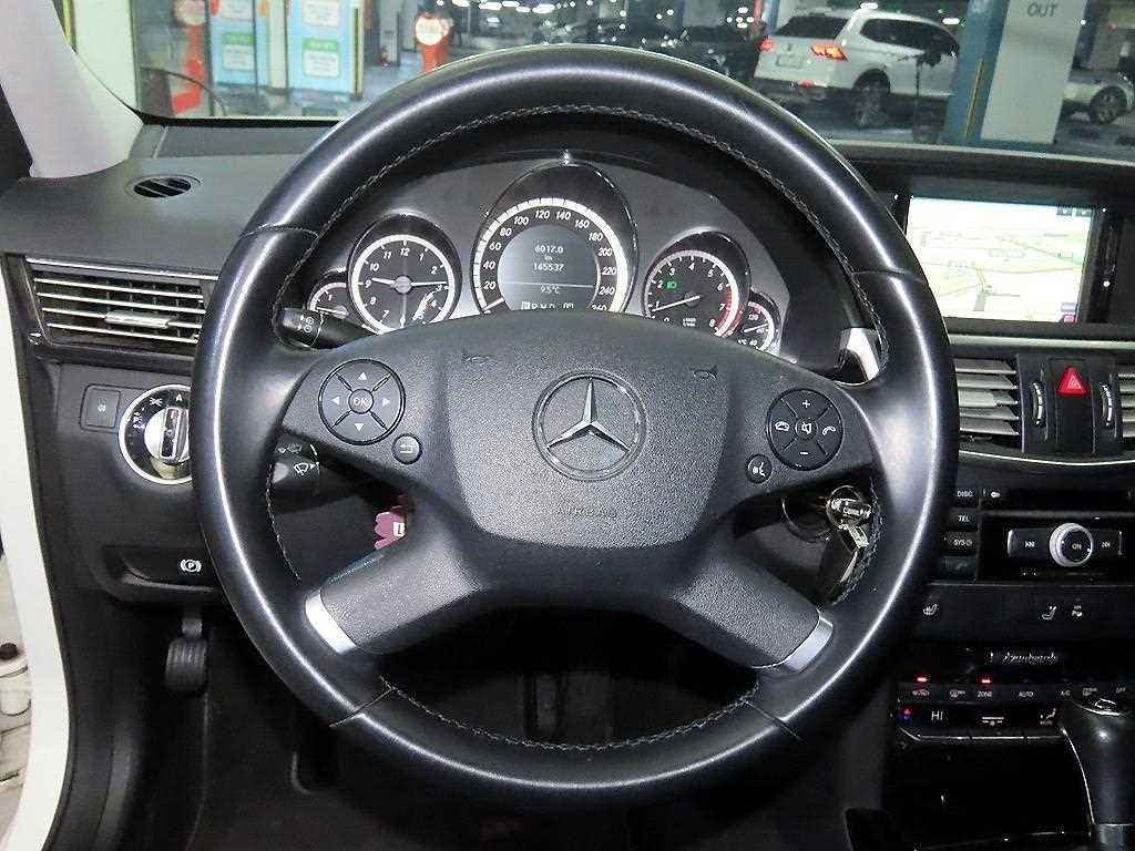 벤츠 E 클래스 E-클래스 W212 E200 CGI 아방가르드 이미지 8