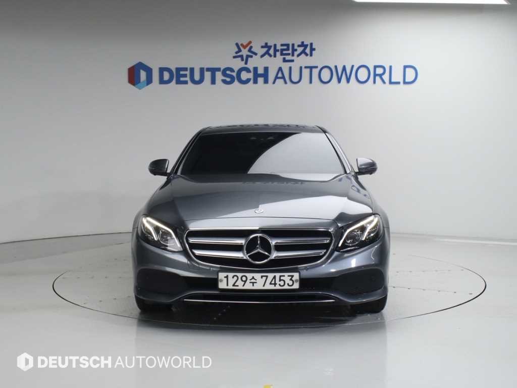 벤츠 E 클래스 E-클래스 W213 E300 4MATIC 아방가르드 이미지 3