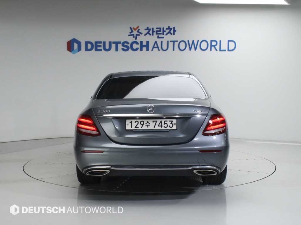 벤츠 E 클래스 E-클래스 W213 E300 4MATIC 아방가르드 이미지 4
