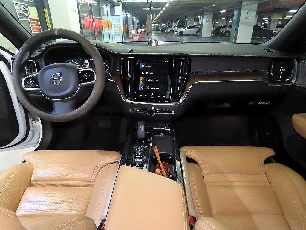 볼보 V60 V60 크로스 컨트리 2세대 2.0 B5 프로 AWD 이미지 10