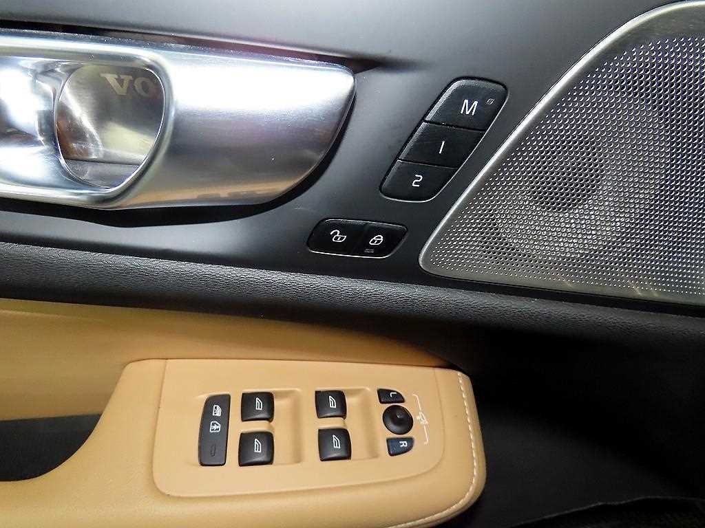 볼보 V60 V60 크로스 컨트리 2세대 2.0 B5 프로 AWD 이미지 13