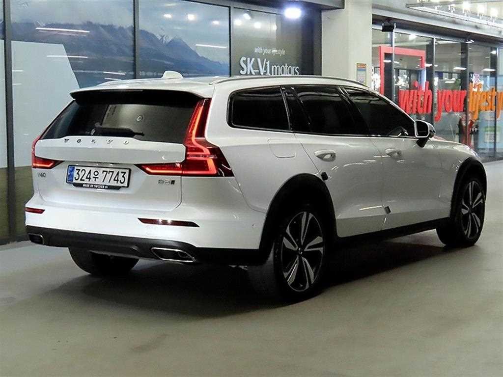 볼보 V60 V60 크로스 컨트리 2세대 2.0 B5 프로 AWD 이미지 4
