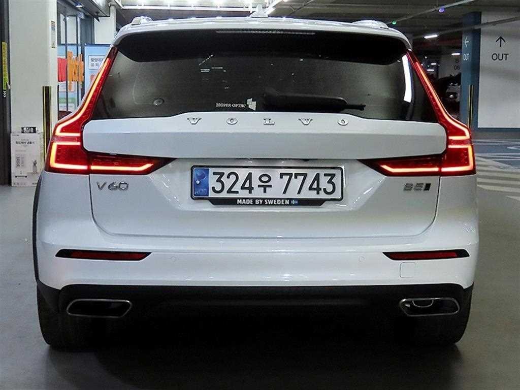 볼보 V60 V60 크로스 컨트리 2세대 2.0 B5 프로 AWD 이미지 5