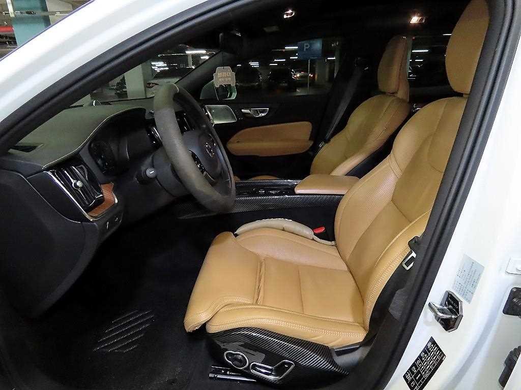 볼보 V60 V60 크로스 컨트리 2세대 2.0 B5 프로 AWD 이미지 6