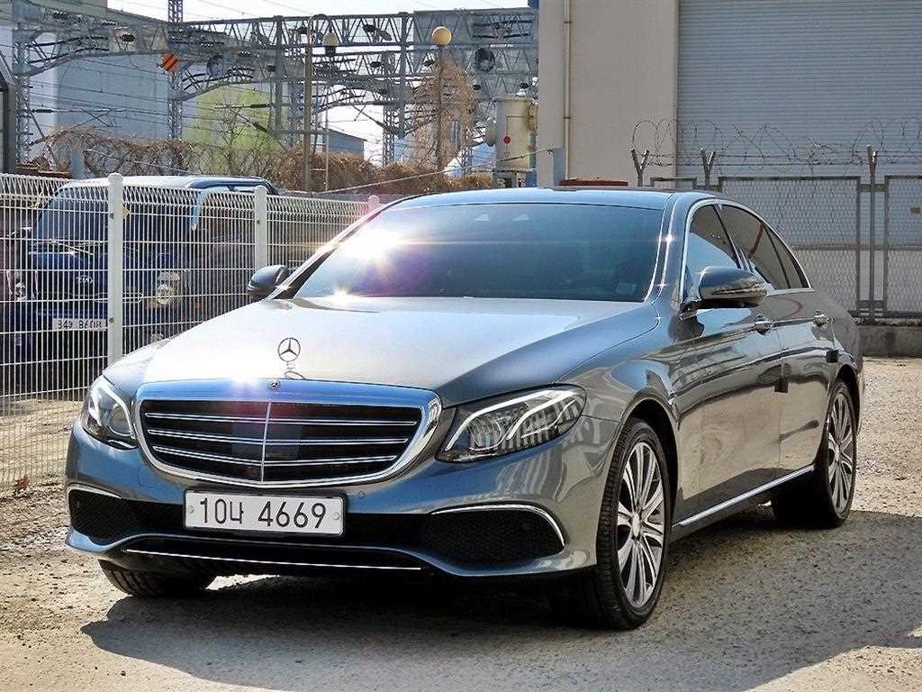 벤츠 E 클래스 E-클래스 W213 E450 4MATIC 익스클루시브 이미지 2