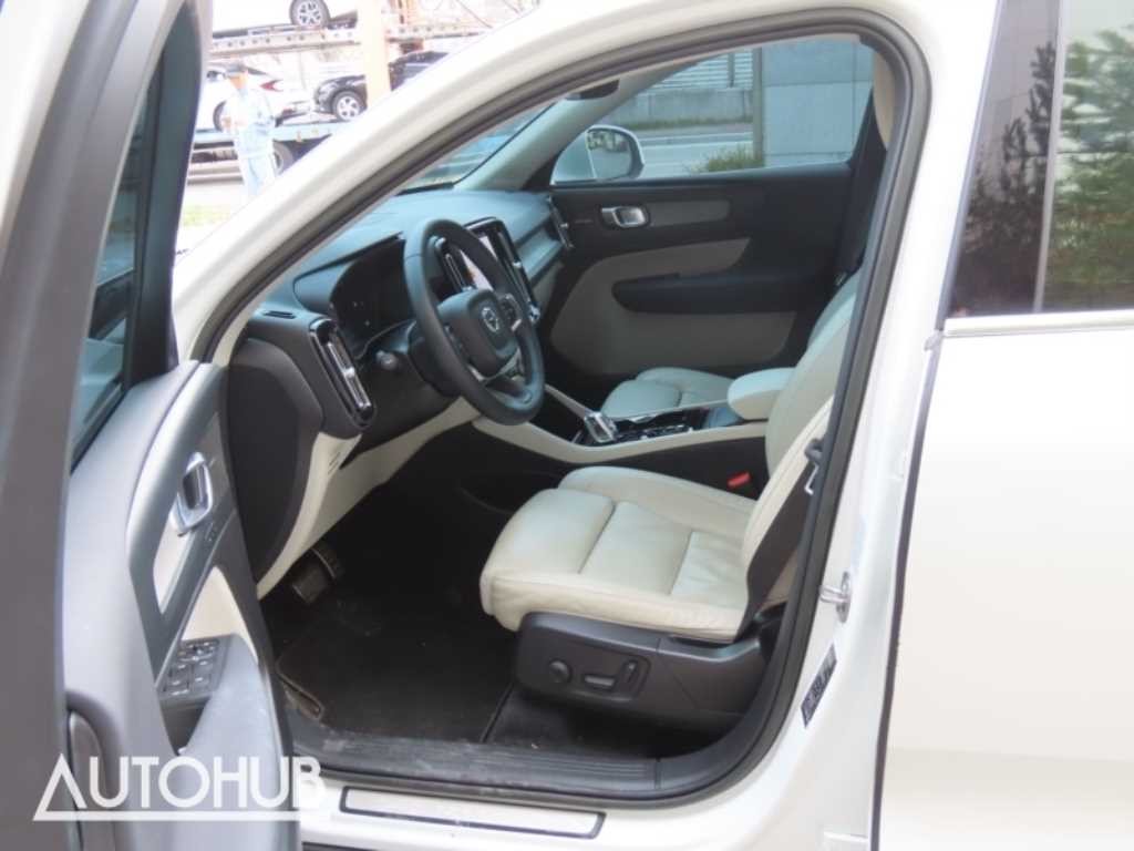 볼보 XC40 B4 AWD 얼티메이트 브라이트 이미지 14